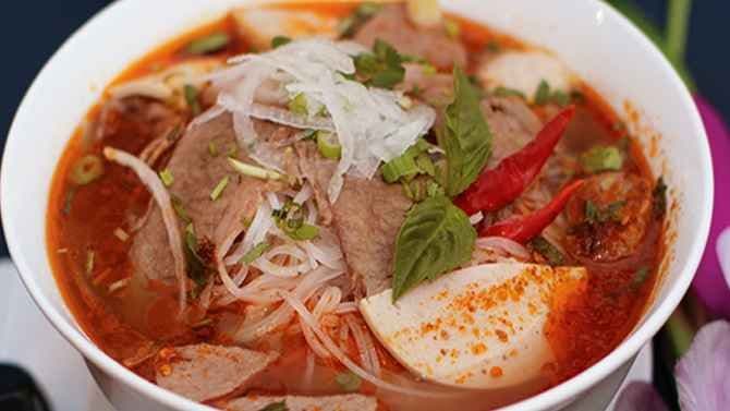 N7. Spicy Beef (Bún Bò Huế )