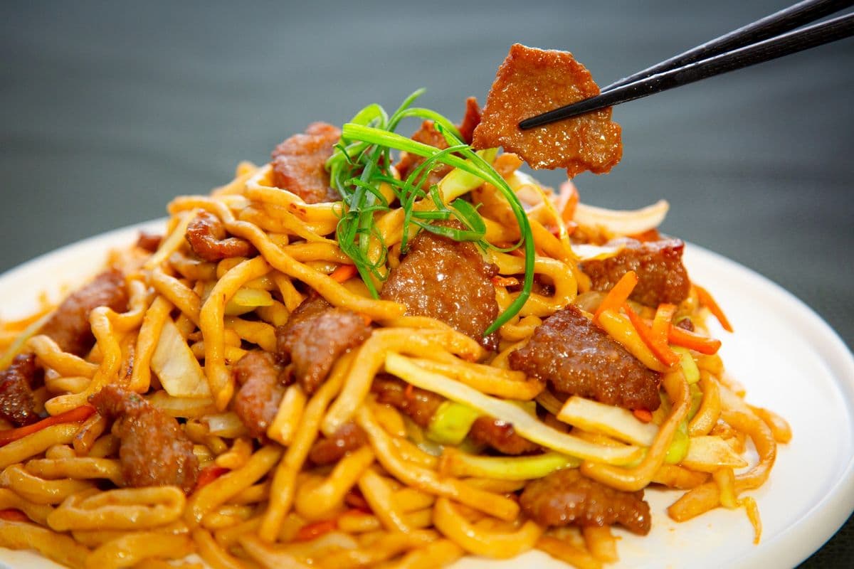 N8. Beef Low Mein or Shanghai Noodle