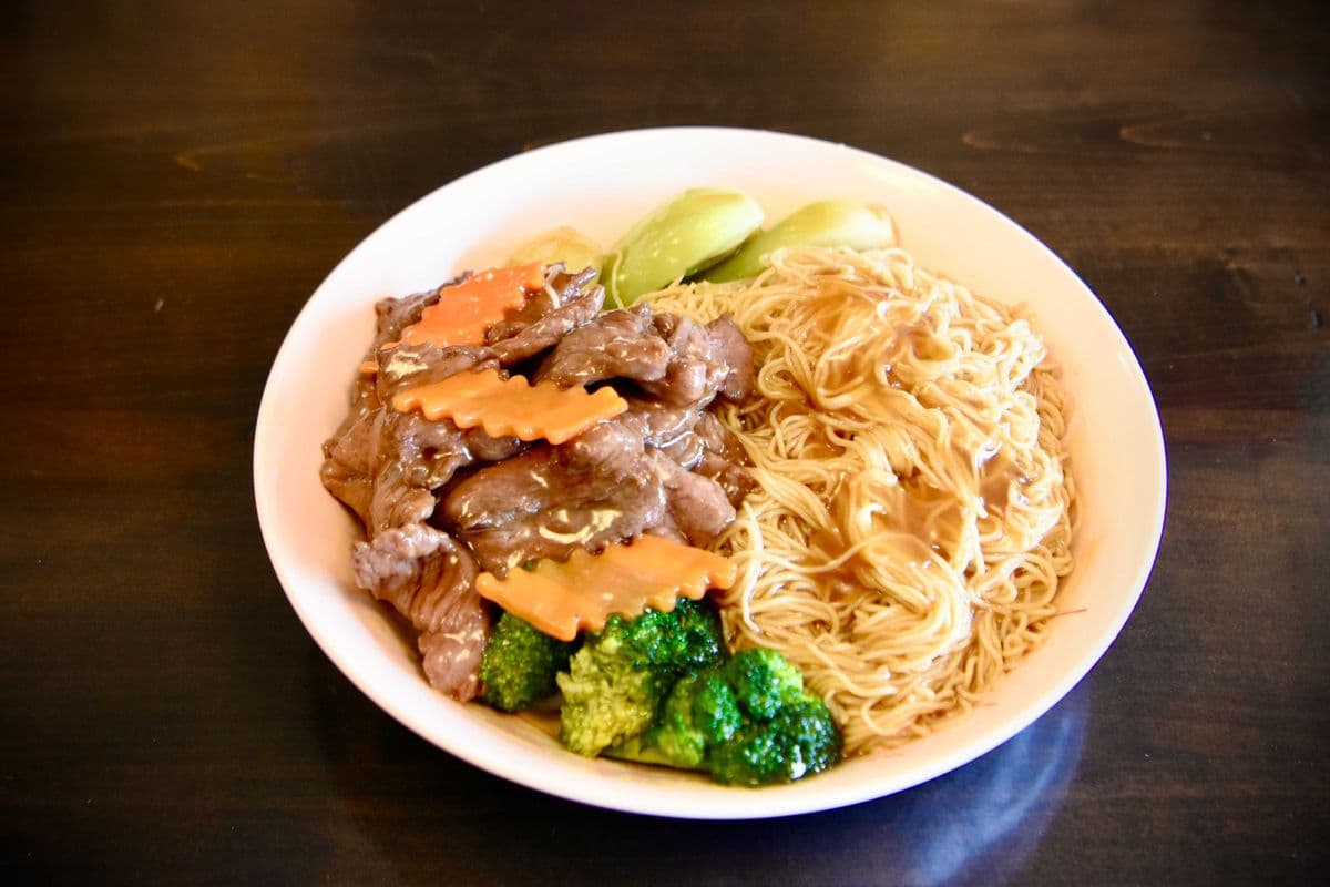 913. Lo Mein with Beef