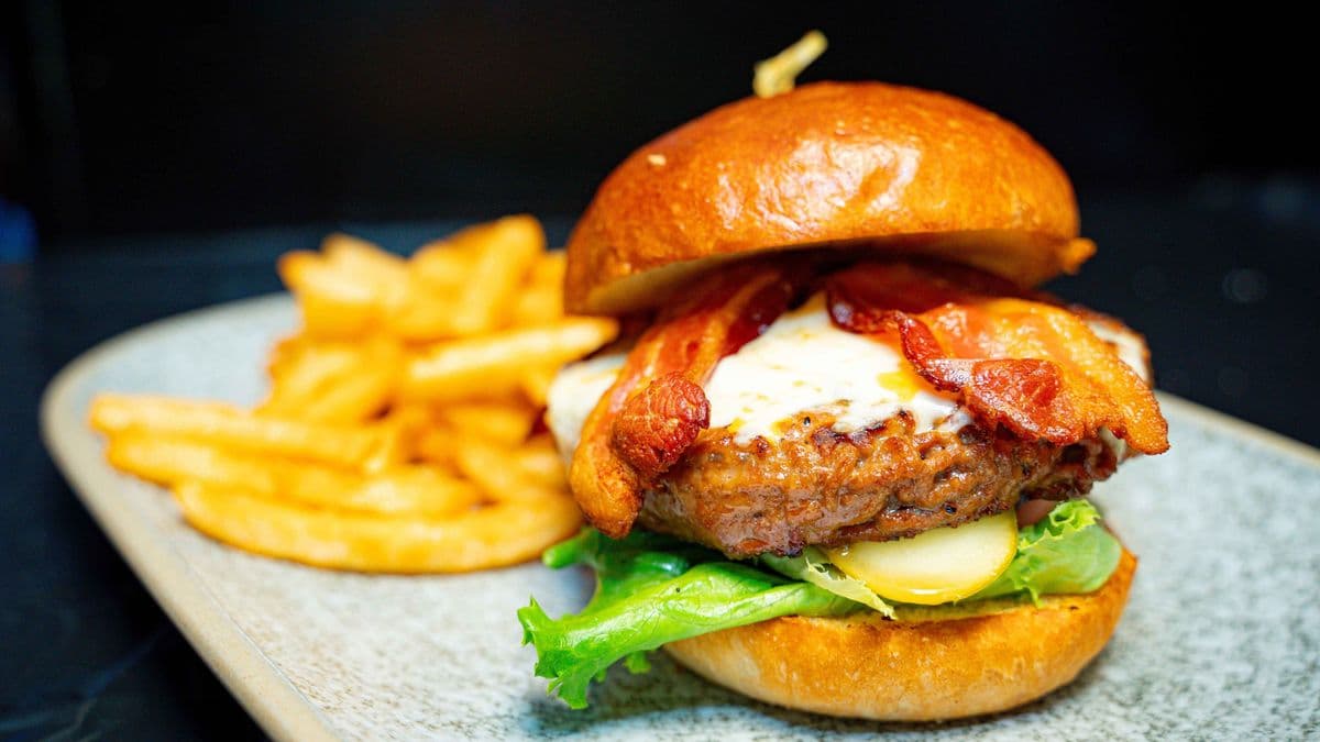 Prime Rib Burger Deluxe (8 oz)
