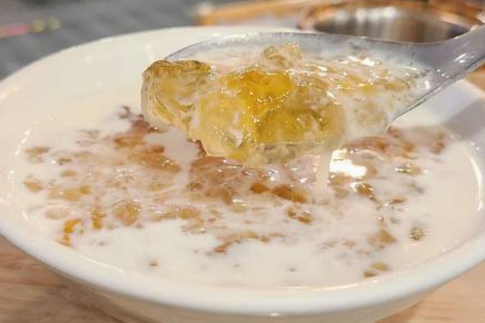 P1. Local Fresh Milk Stewed Peach Gum 鮮奶燉桃膠