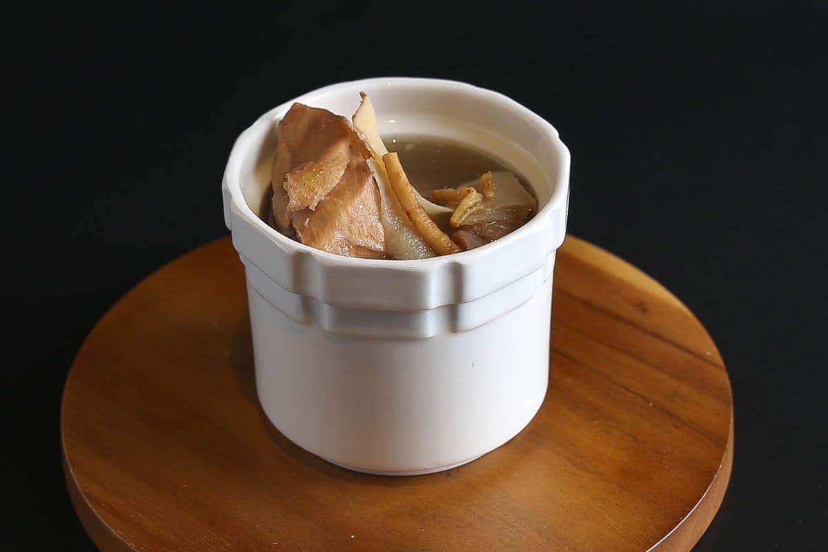 Ginseng Chicken Soup 滋補人蔘燉雞湯