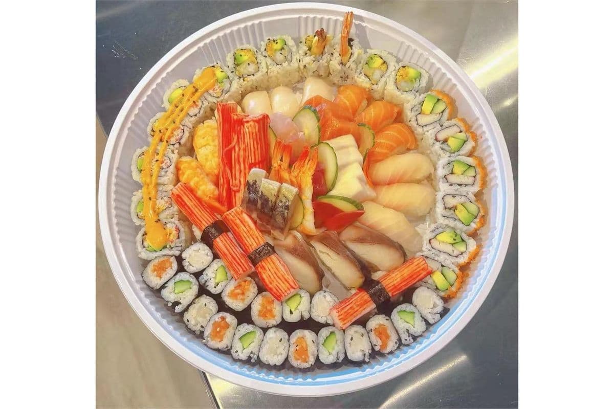 P4 (81 pcs ) - Nigiri (18 pcs), Maki (36 pcs), and Sashimi (27 pcs) Copy
