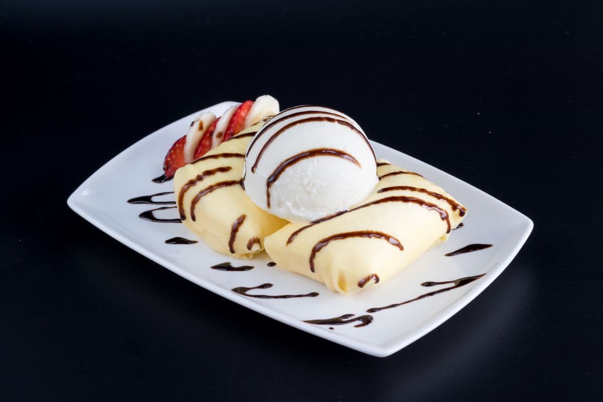 Strawberry Banana Pancake with Sundae Supreme雪山草莓香蕉班戟