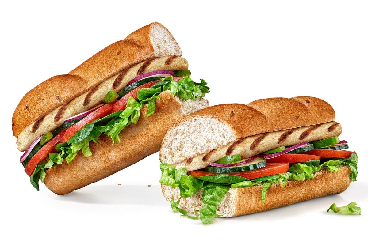 Footlong Grilled Chicken Sub (560 Cals)
