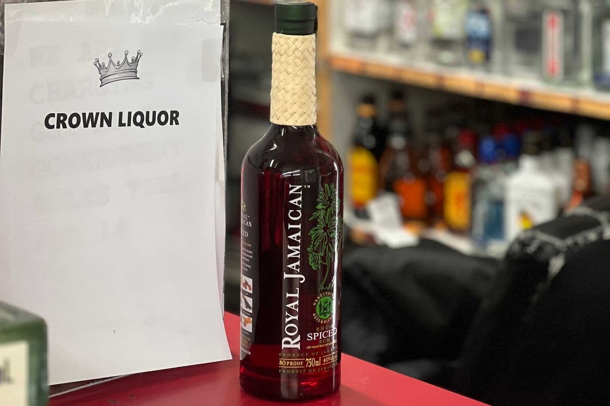 ROYAL JAMAICAN - SPICED RUM (1 x 750ml)