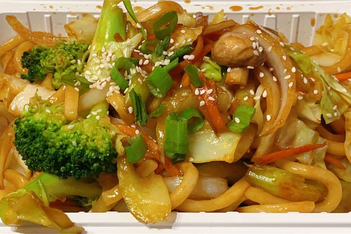 16. Vegetable Fried Noodles 素炒面
