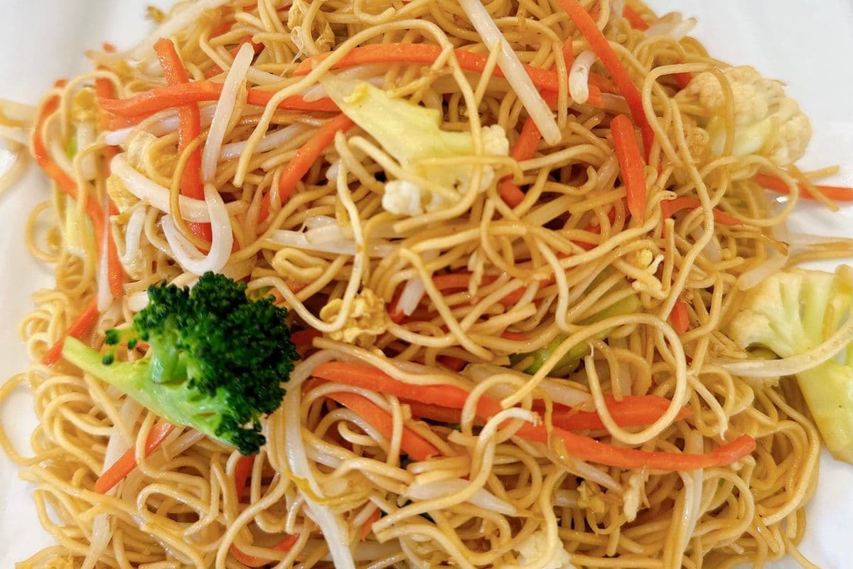V01. Mixed Vegetable Lo Mein 杂菜捞面