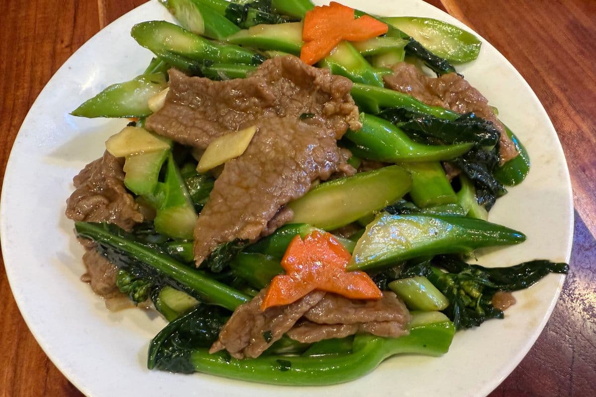 Beef with Gai Nan 薑汁芥蘭片炒牛肉
