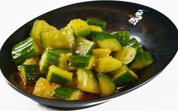 17. Cucumber Stick with Spicy Sauce 凉拌瓜条