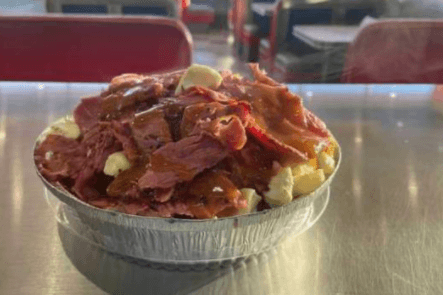 Deux petites poutines à la viande fumée