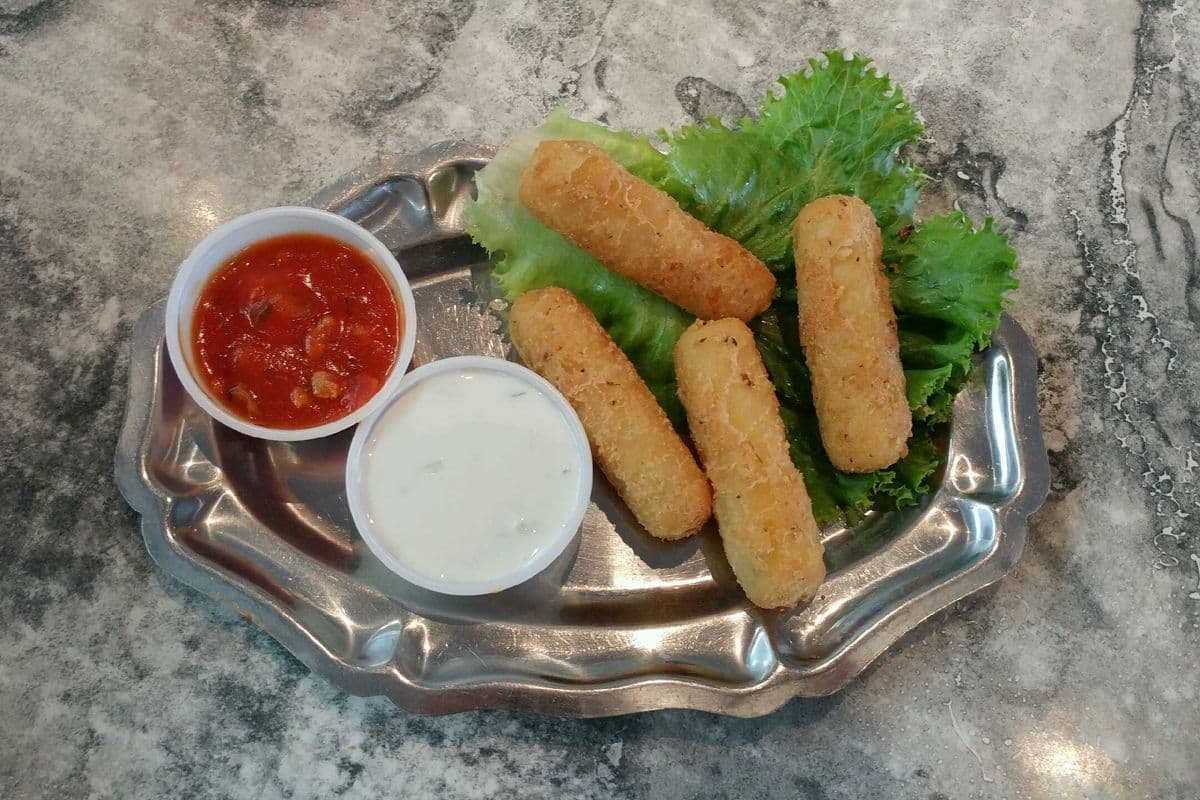 Bâtonnets de fromages (4 mcx) / Cheese Sticks (4 Pcs)