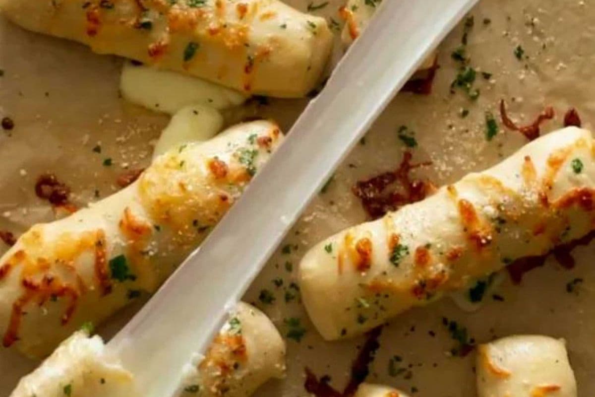 CREAMY GARLIC FINGERS