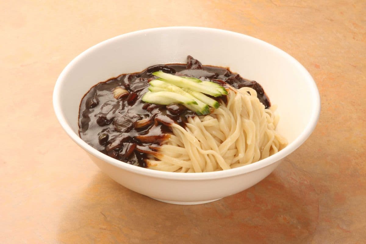 70. Black Bean Noodle / 짜장면 炸酱麵
