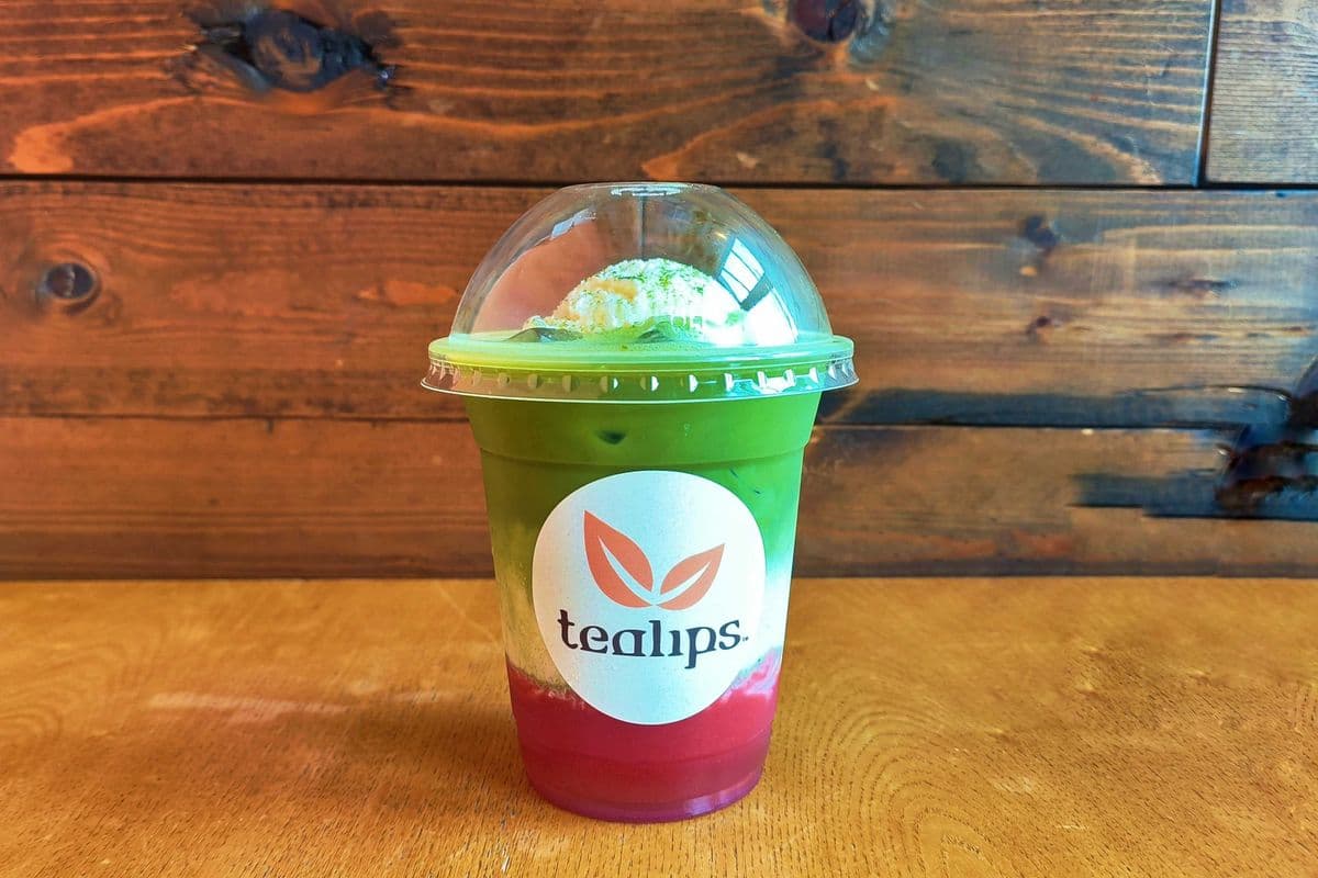 Strawberry Matcha Latte (Iced Only) (12 oz)