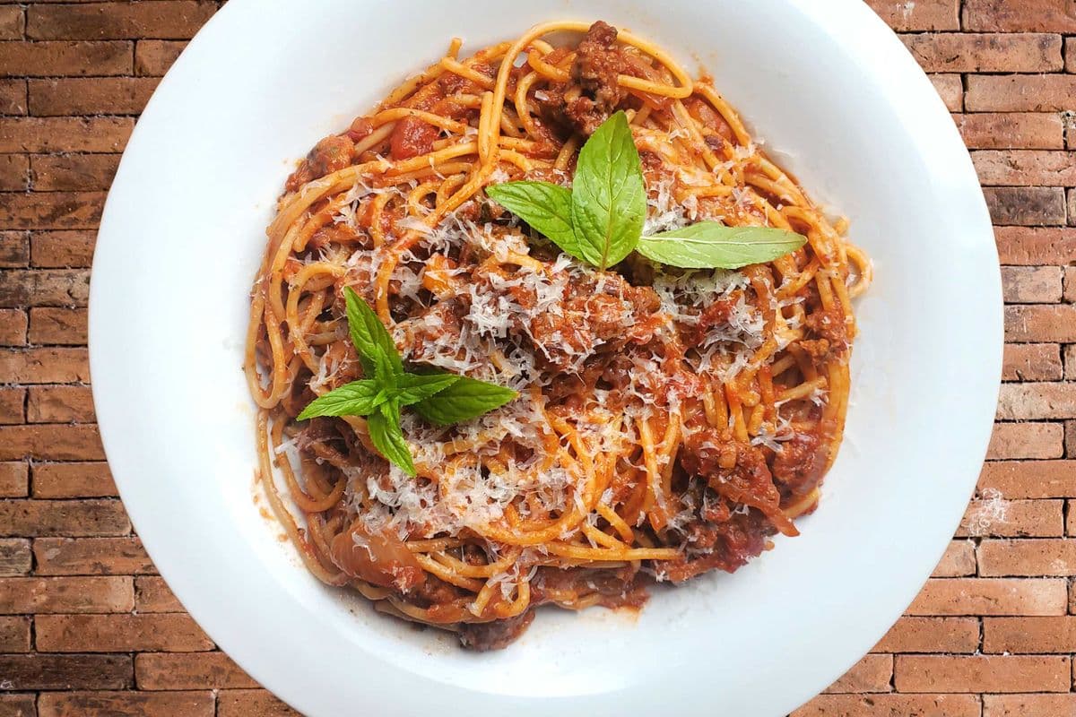 Pâtes aux tomates et saucisses italiennes / Pasta with Italian Sausages