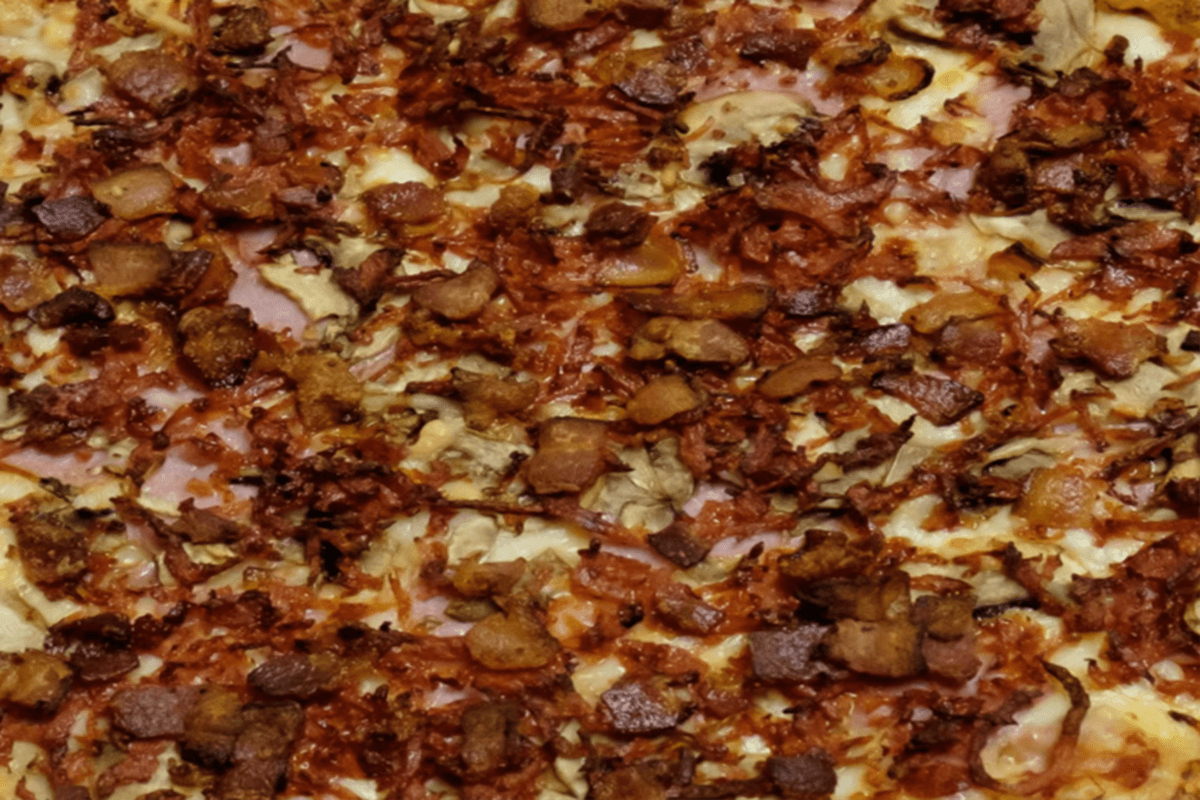 12" Medium Canadian Pizza