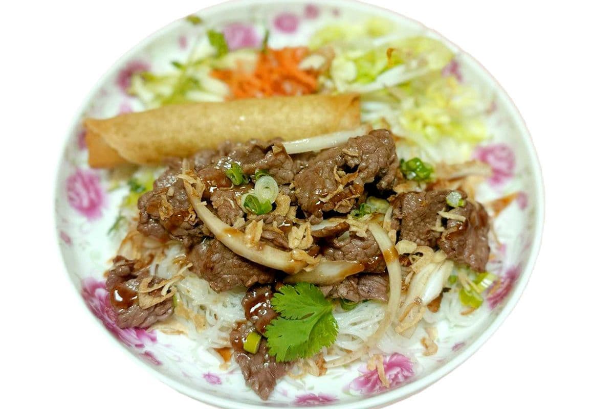Stir Fry Beef and Spring Roll with Vermicelli