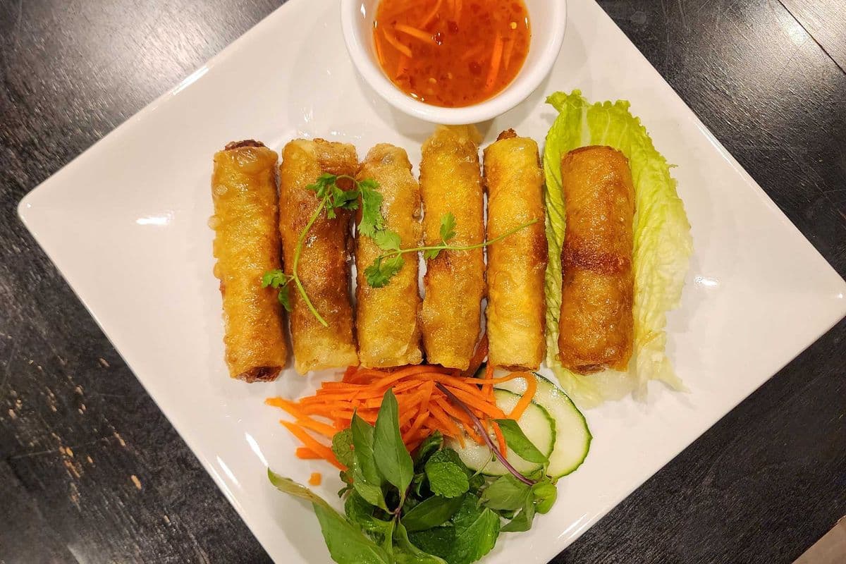 SP 01. Cha Gio ( 3 Traditional crispy fried spring rolls ) (3 pieces)