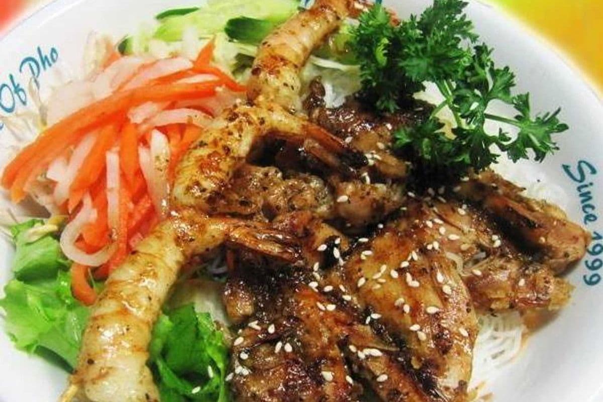 71. Vermicelli with Grilled Prawns and Lemongrass Chicken
