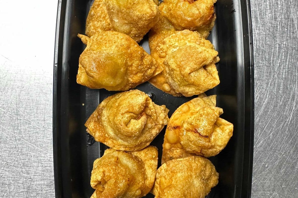 A6 - Crispy Chicken Wonton (Hoanh Thanh Chien Ga)