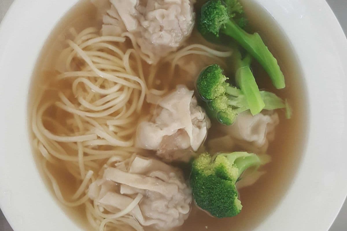 Wonton with Noodle Soup (6 pcs)(24oz size container)