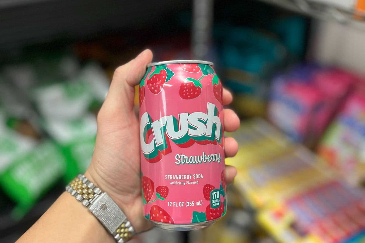 (US) Crush Strawberry Soda (355mL) (170 Cal)