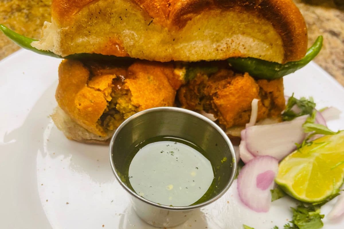 Vada Pav (2 pcs)