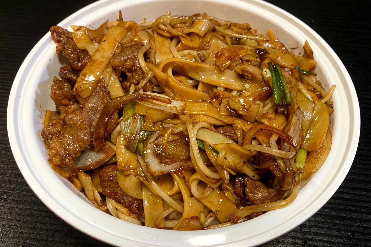 F14. Flat Rice Noodle with Beef