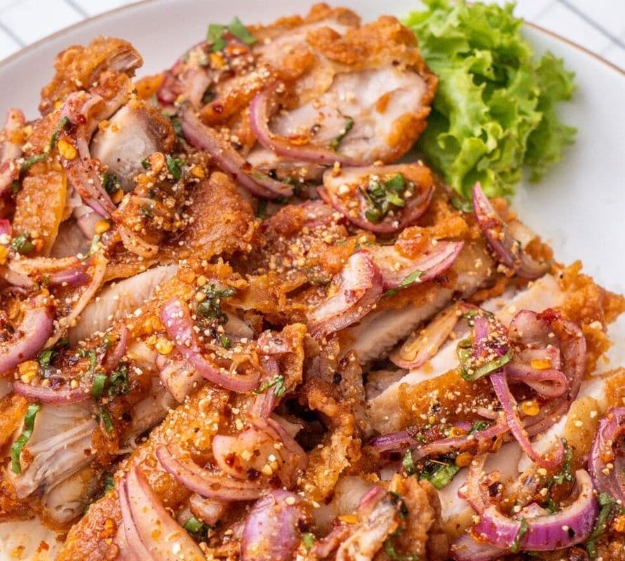 Spicy Fried Chicken / Salad Salade De Poulet Frit Épicé