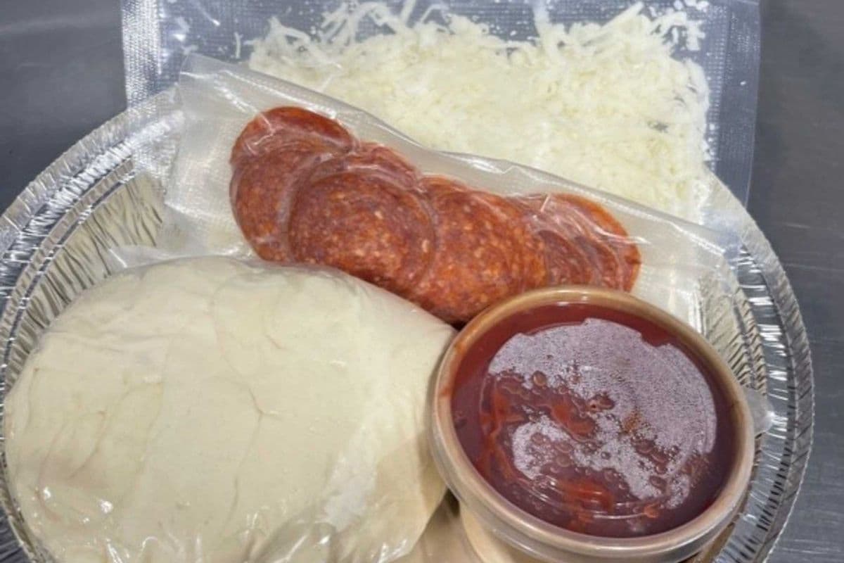 Pizza Kit (12" Pepperoni Pizza Kit)