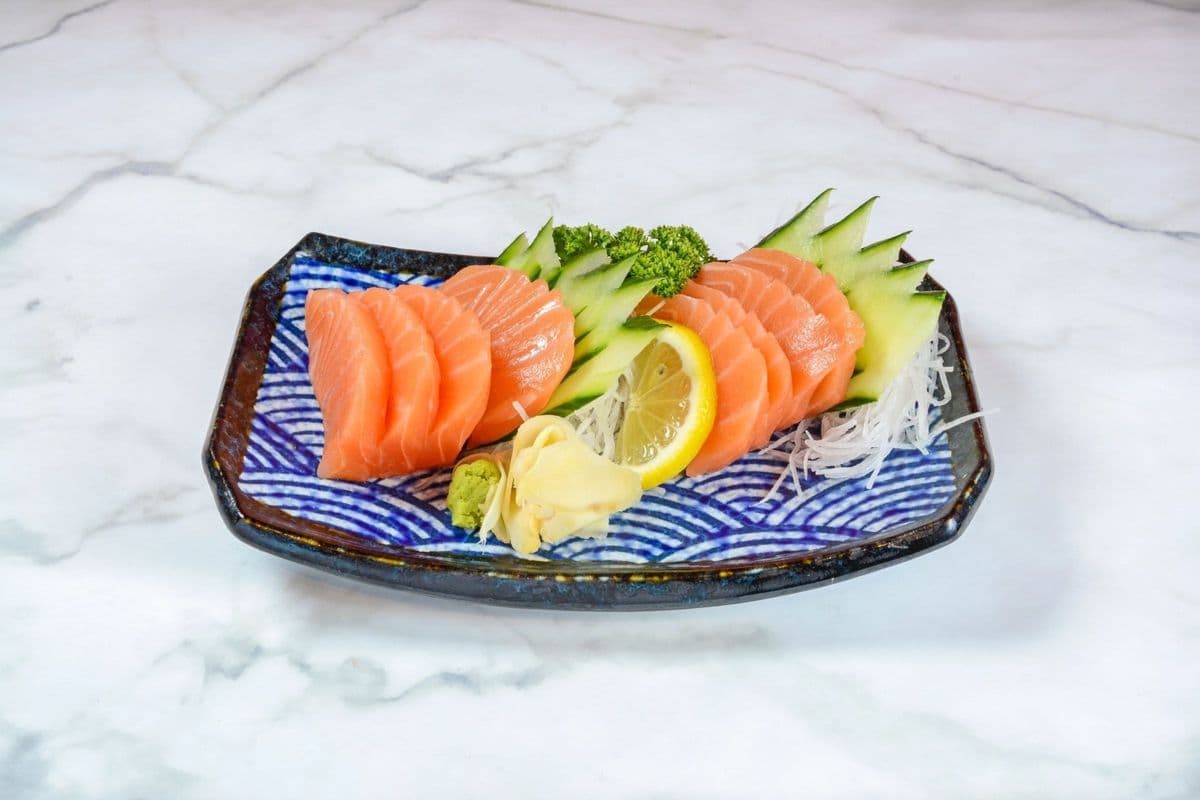 Salmon (8 pcs) (GF) sashimi