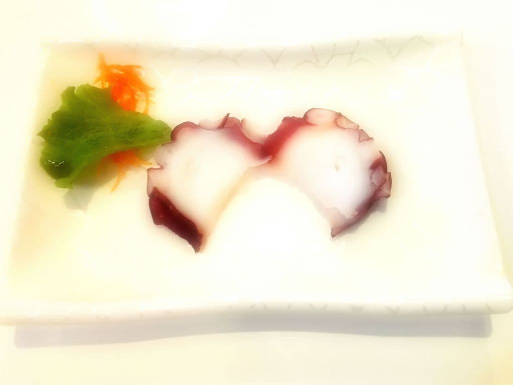 B08. Octopus sashimi(2pc)