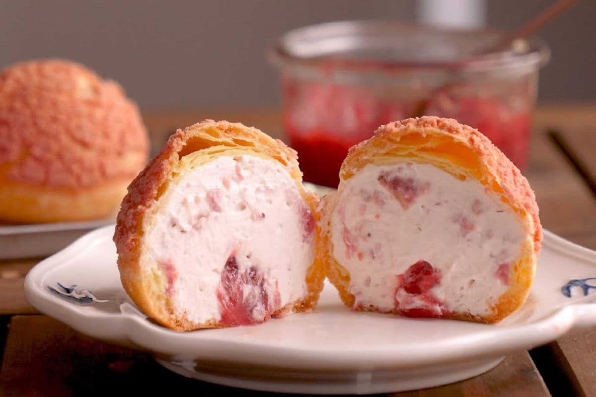 Strawberry Cream Puff (100g)