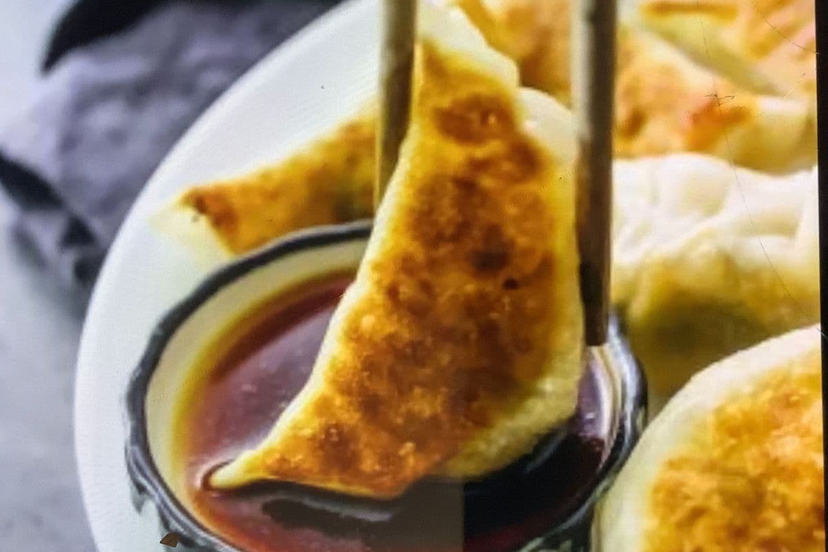 Pan-Fried Dumplings (8 pcs)