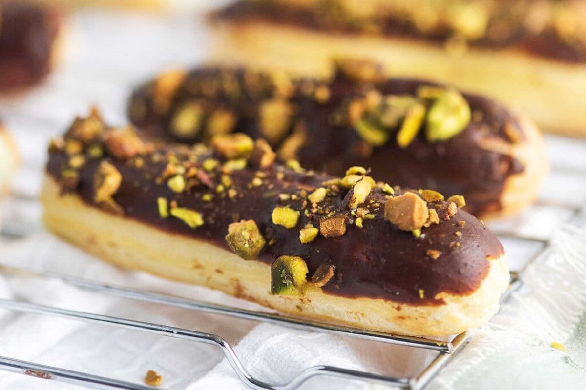 Pistachio Eclair (120g)