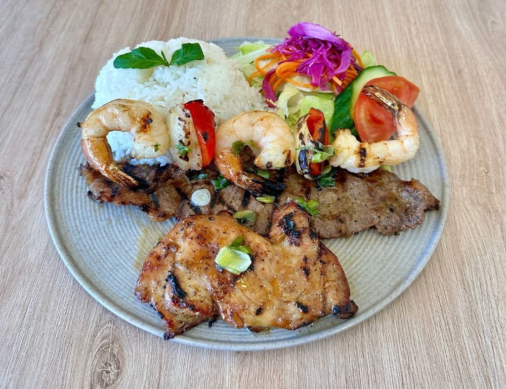 Riz avec poulet, boeuf et crevette