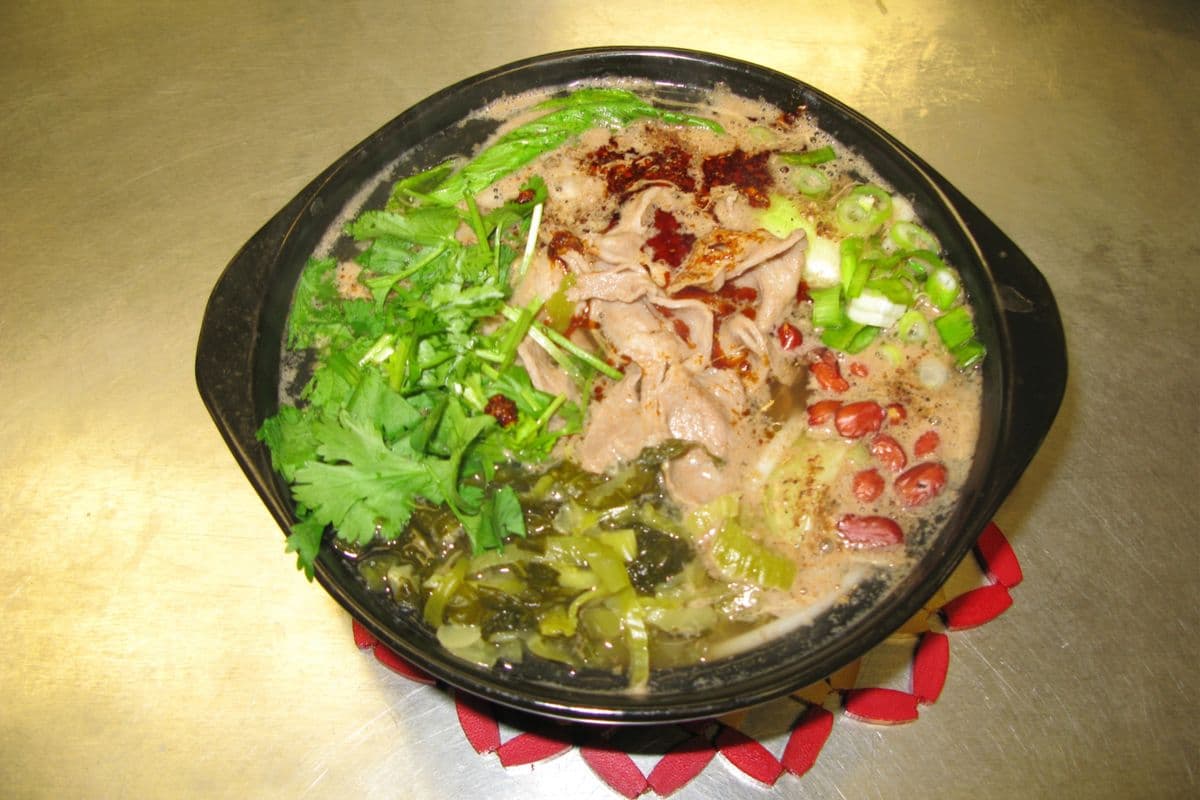 17. Sliced Lamb Rice Noodle Soup 肥羊米粉