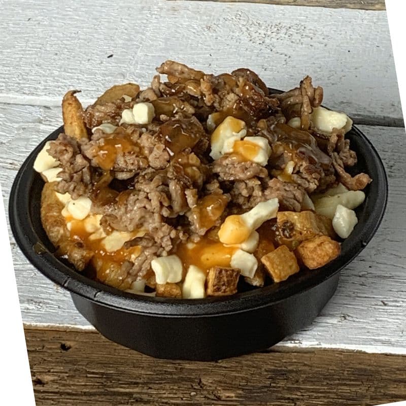 Poutine viande hachée et oignons