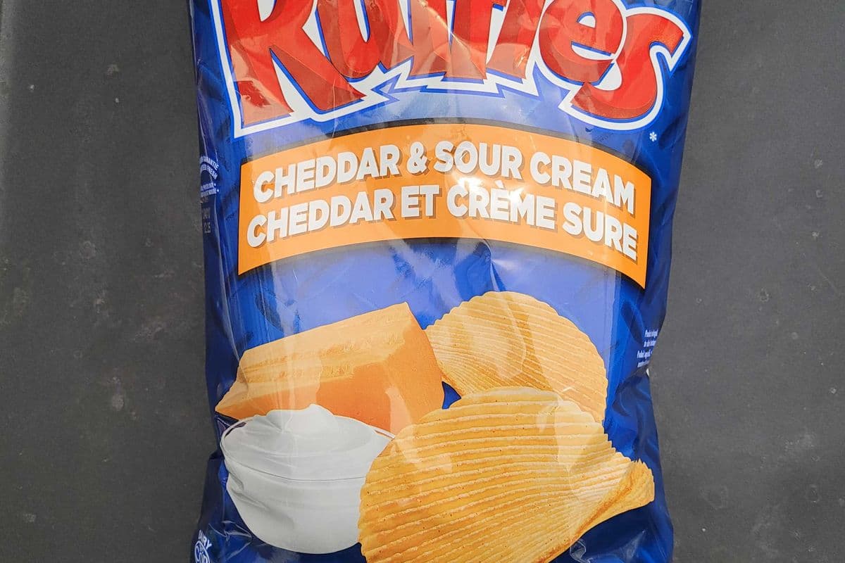 Nouveau! Ruffles cheddar et crème sure / cheddar & sour Cream 200g