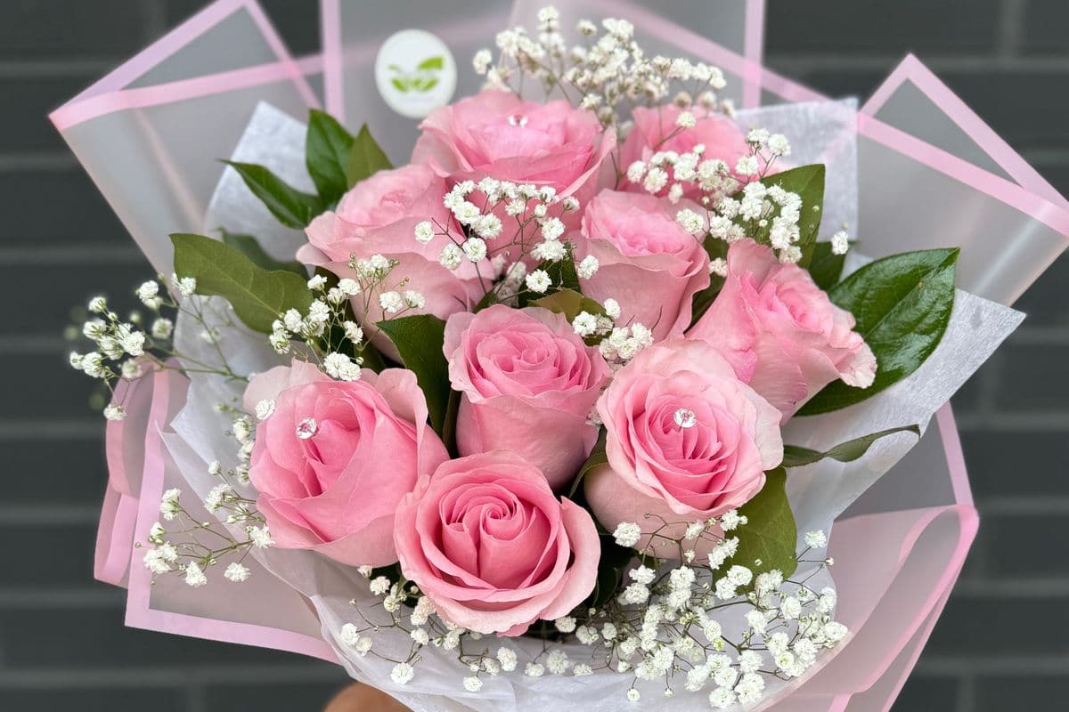 Elegant Pink Roses Bouquet