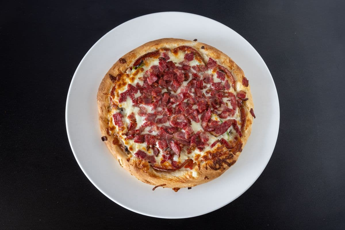 9" petite pizza spéciale IL Forno à la viande fumé / 9" Small Special IL Forno Smoked Meat Pizza