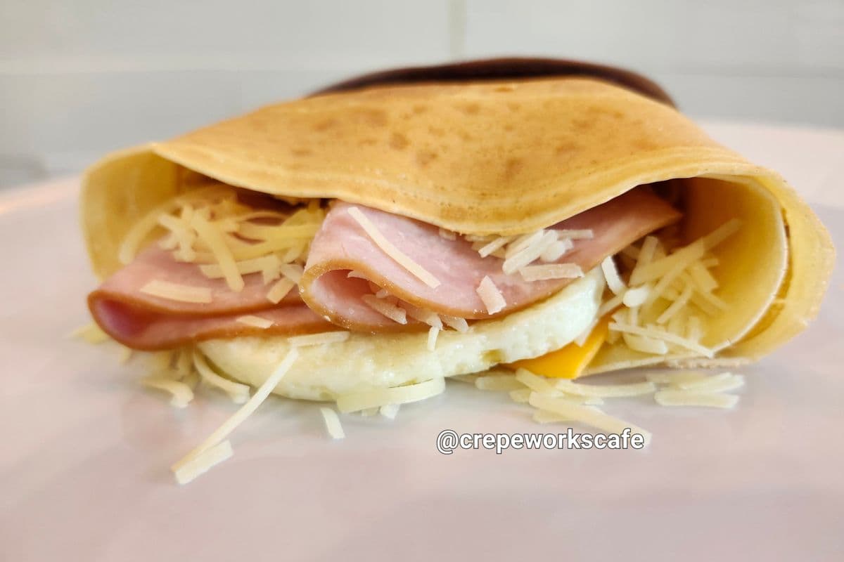 Cheesy Ham and Egger Crepe