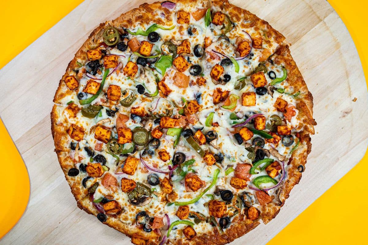 12'' Medium Hometown Tandoori Paneer Veggie Pizza