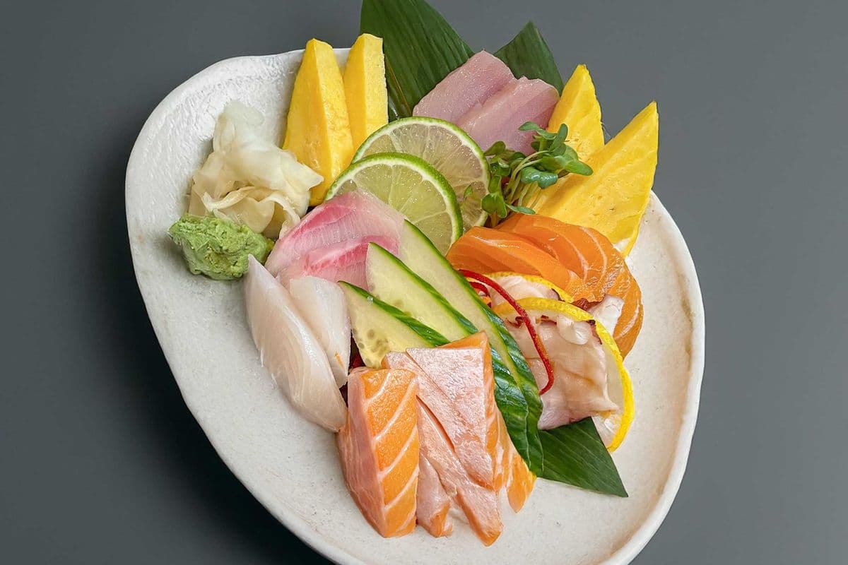 Assorted Sashimi (16 pcs)