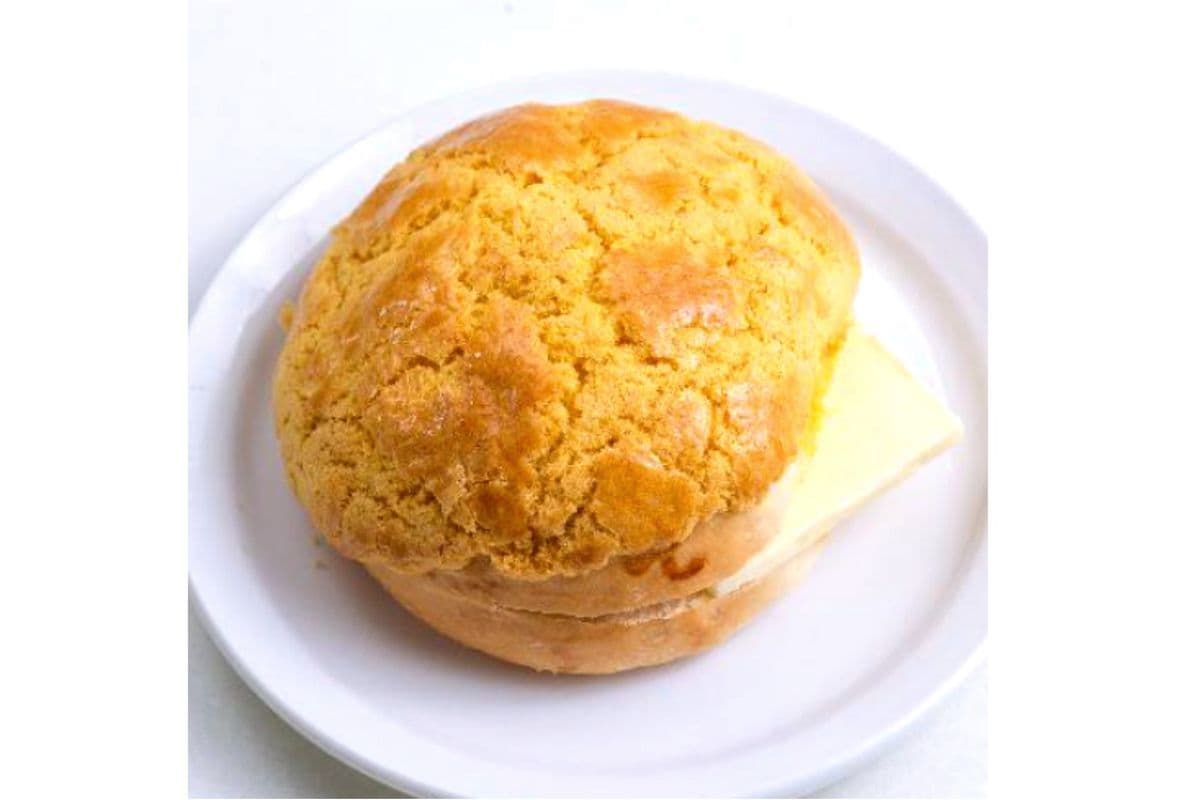Pineapple Bun with Sliced Butter 菠蘿油
