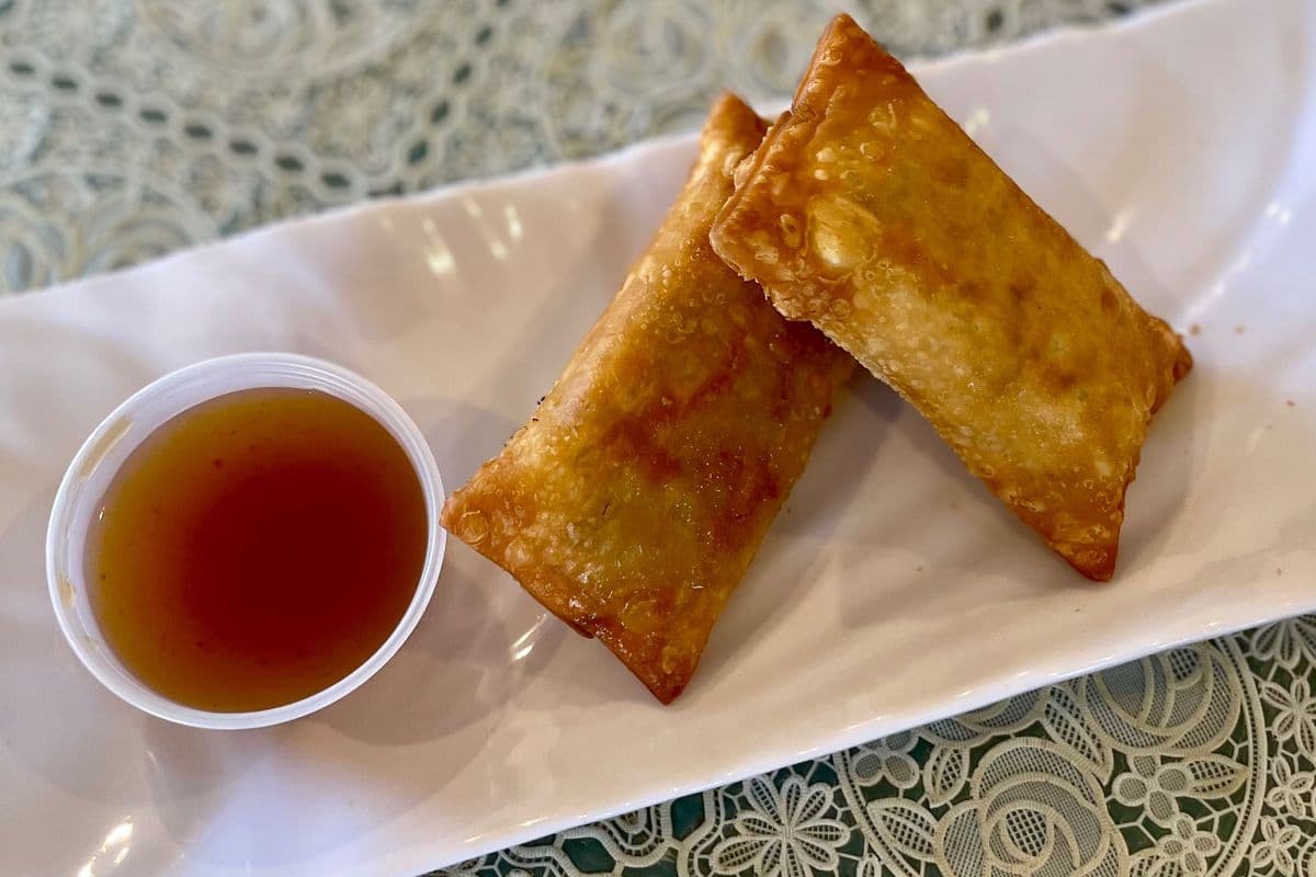 102. Vegetables Egg Rolls (2 pcs) (114g) (170 Cal)