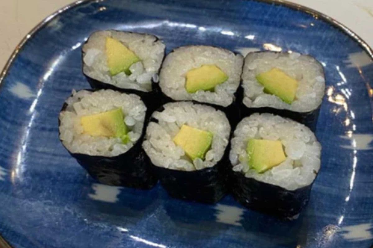 Avocado Roll (6 pcs)