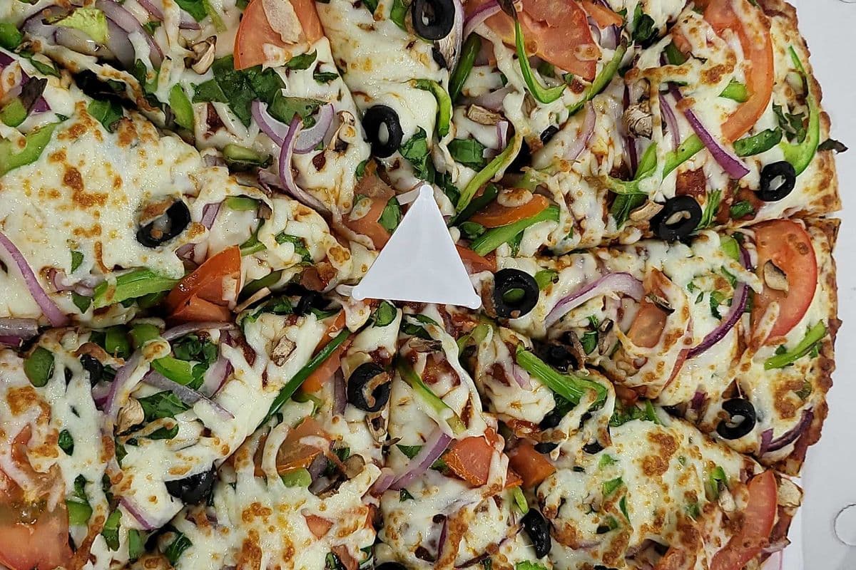 14" Farmhouse Veggie Pizza