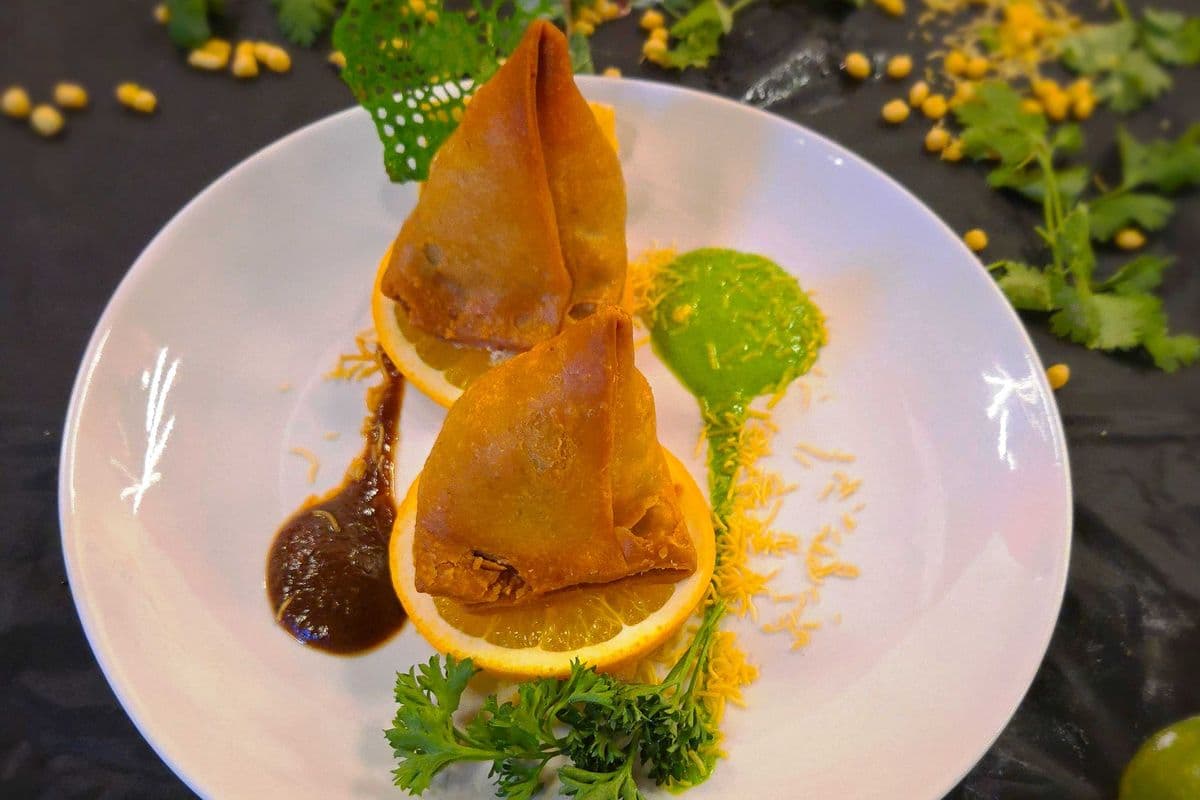 Veg Samosas (2 pcs)